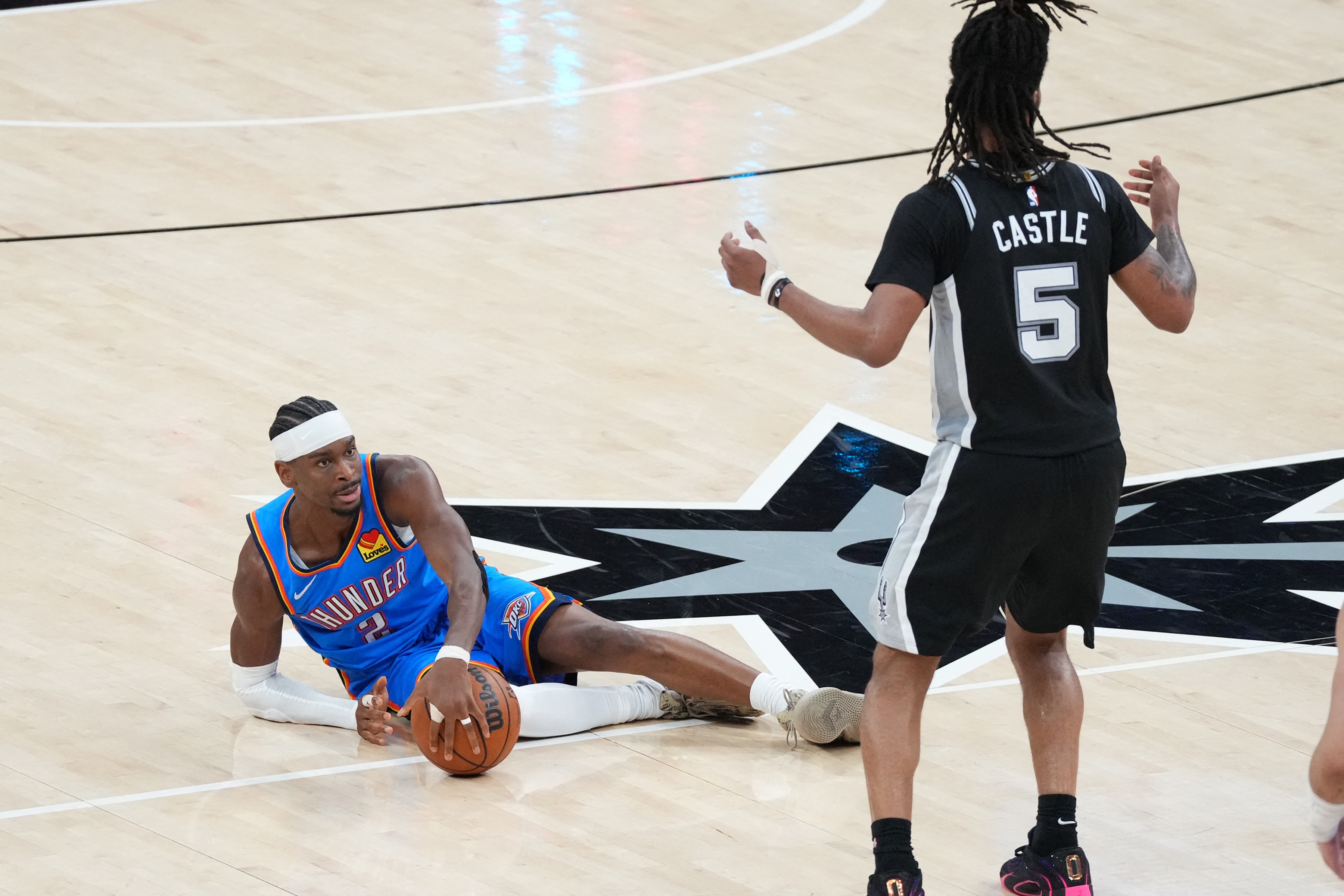 九游娱乐-Skip：抢七是SGA证明自己的时刻 他被撞倒却不像东契奇一样抱怨